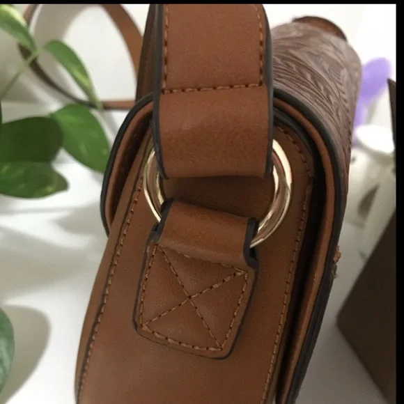 Brown crossbody vegan embossed flap purse - Picture 6 of 6